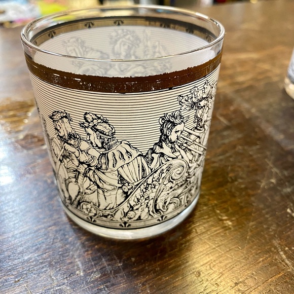 Mid century glass pitcher with 2 matching glasses - Picture 7 of 8